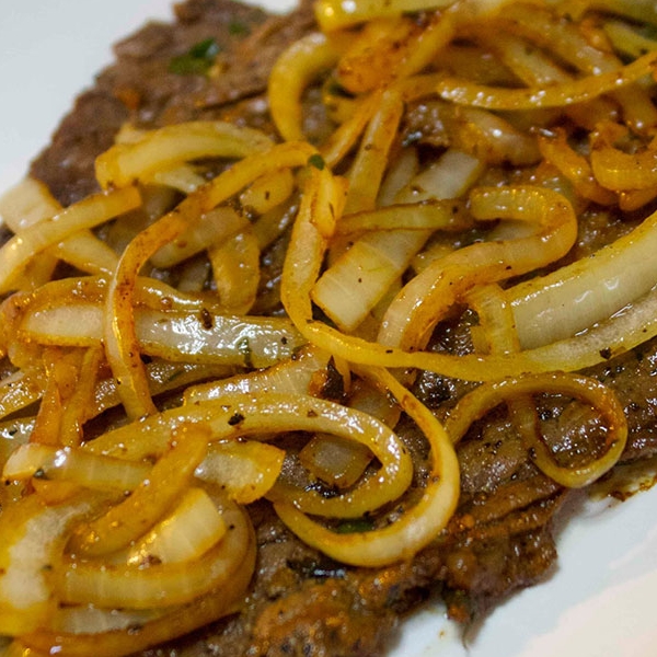 Bistec Encebollado