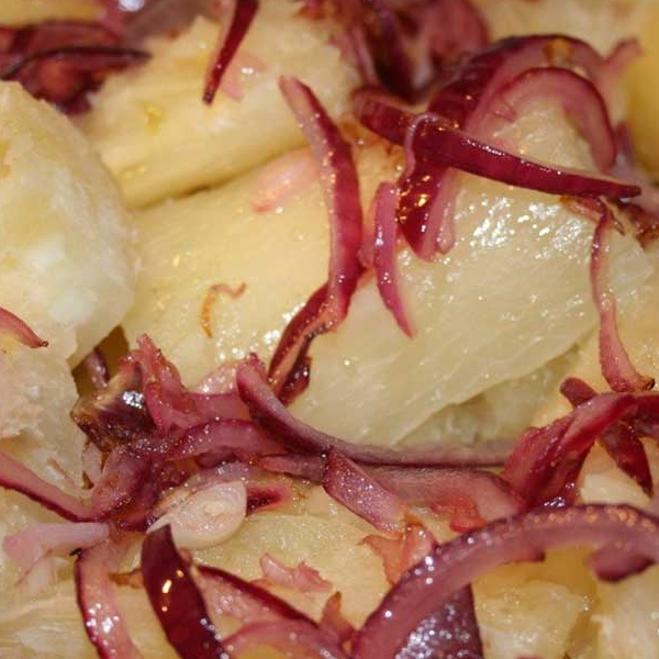 Yuca Encebolladas